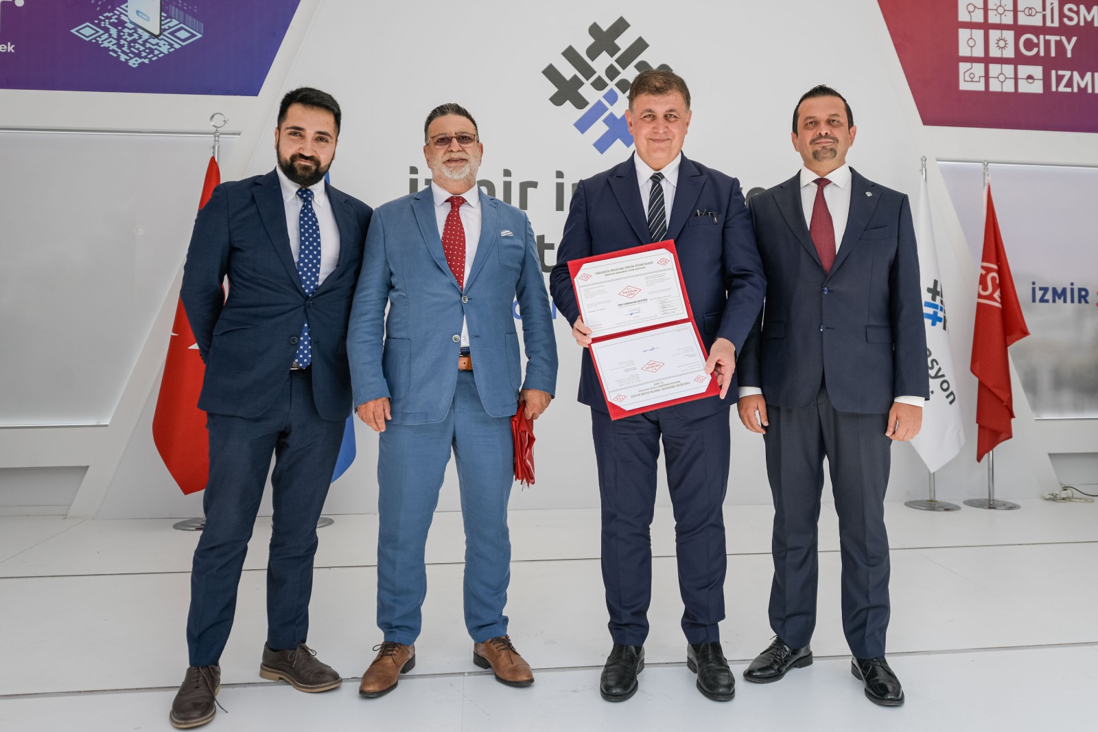  “Bu sertifika İzmir’i teknoloji kenti yapma hedefimizin şeref belgesidir”