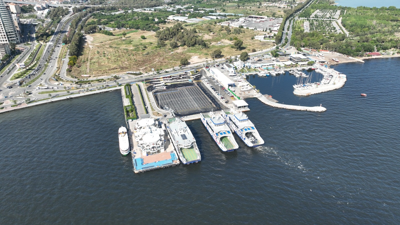 Perşembe günü feribot seferlerine üç saatlik ara