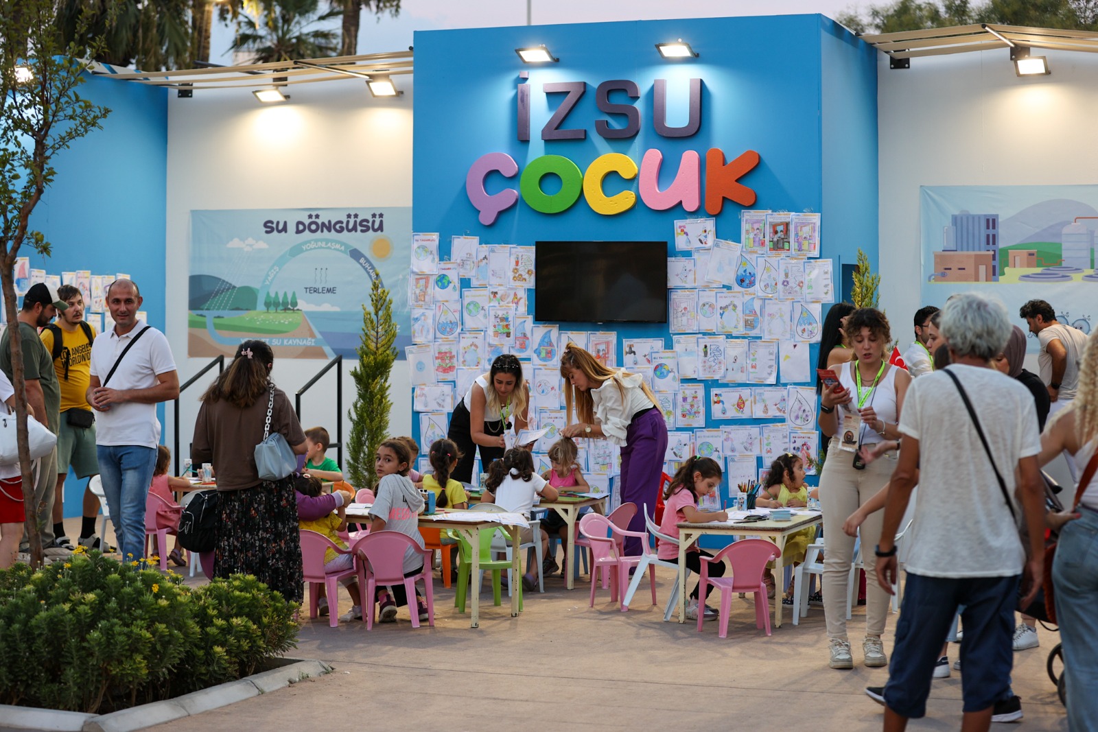 92. İEF bünyesindeki Belediyeler Sokağı büyük ilgi görüyor  Belediye ile ilgili her şey bu sokakta