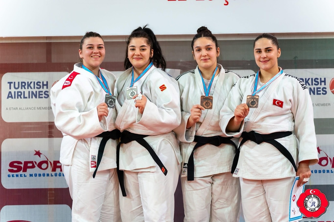 Henüz 17 yaşında ama başarılarıyla zirvede  Sema'nın hedefi olimpiyat madalyası