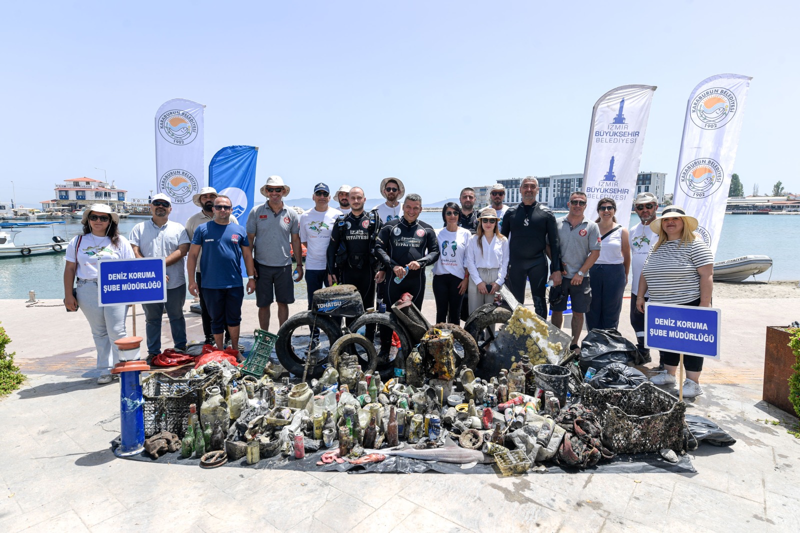 Mavi bayraklı plajda dalgıç destekli temizlik