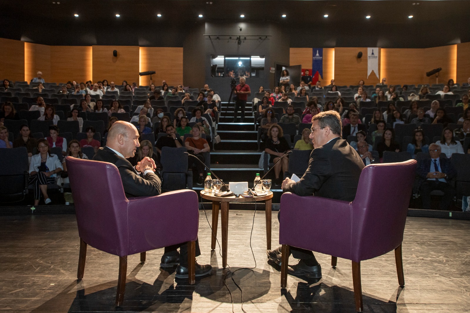 Başkan Soyer: Kapı kapı dolaşarak çocuklara beslenme çantası dağıtıyoruz