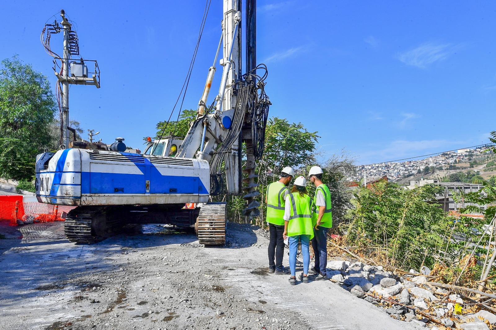 İZBAN’ın 42’inci ve 43’üncü istasyonları kuruluyor. Katip Çelebi Üniversitesi ve Lale Mahallesi de İZBAN’a bağlanıyor