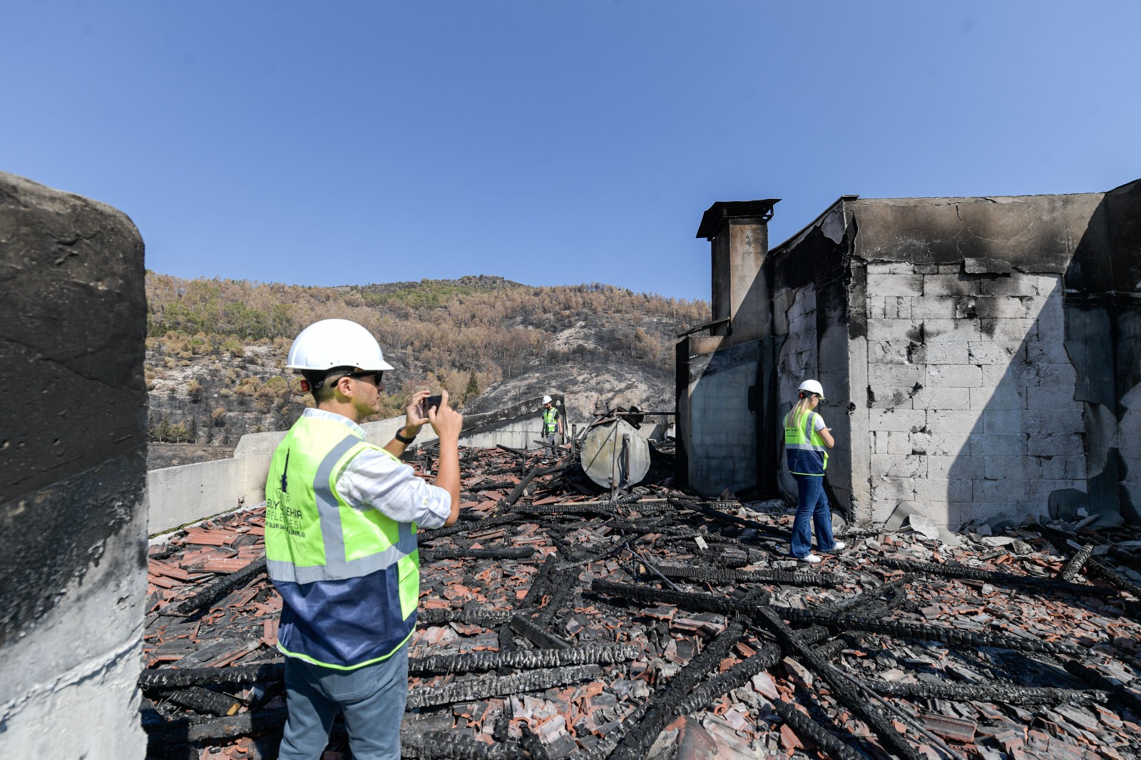 Büyükşehir Belediyesi yangından etkilenen Manolya Apartmanı için devrede.  Tamirat çalışmaları başladı