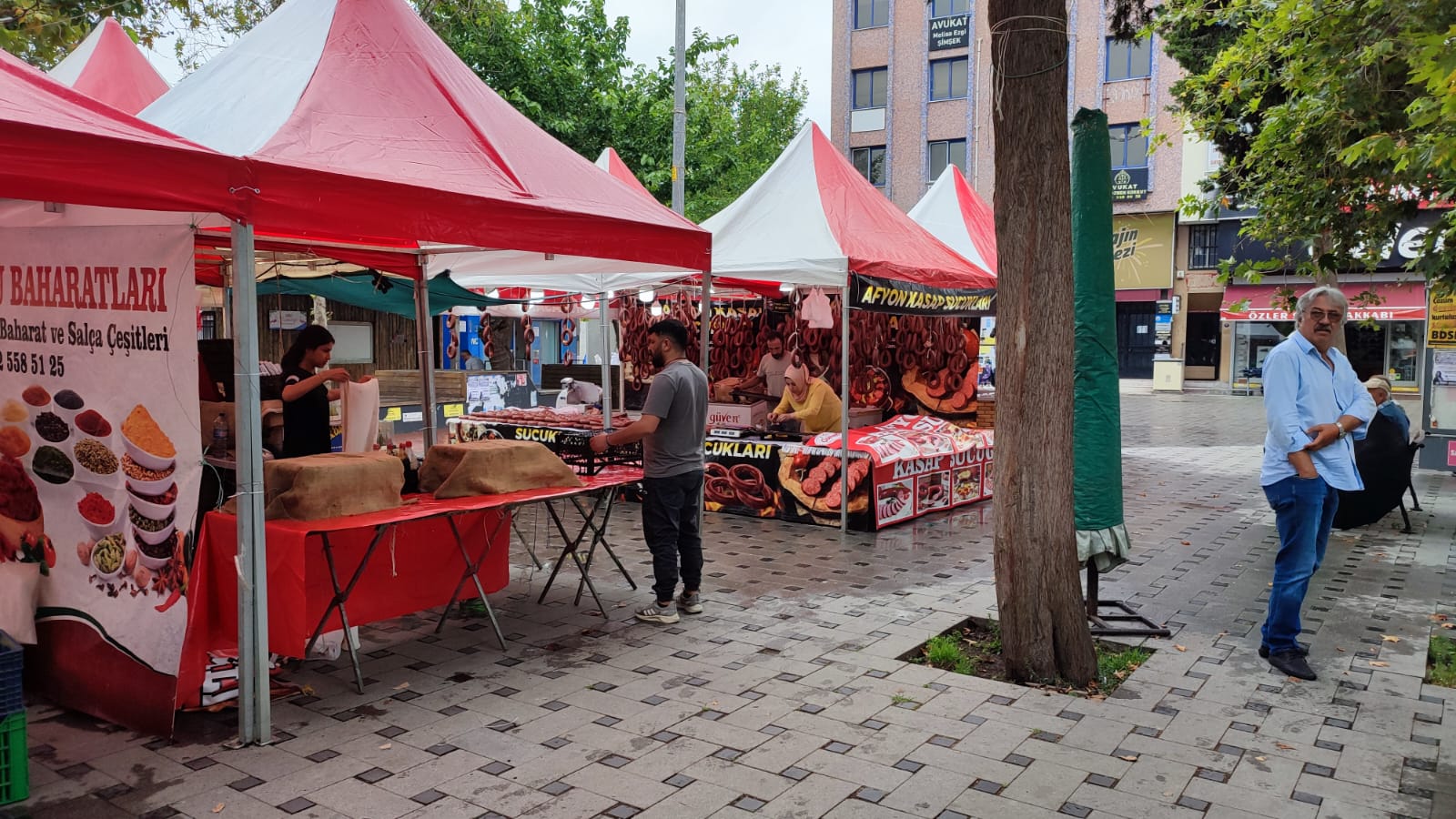 ÇARŞI ESNAFI ÇİĞLİ BELEDİYESİ’NDEN BAYRAM ÖNCESİ BUNU BEKLEMİYORDU…