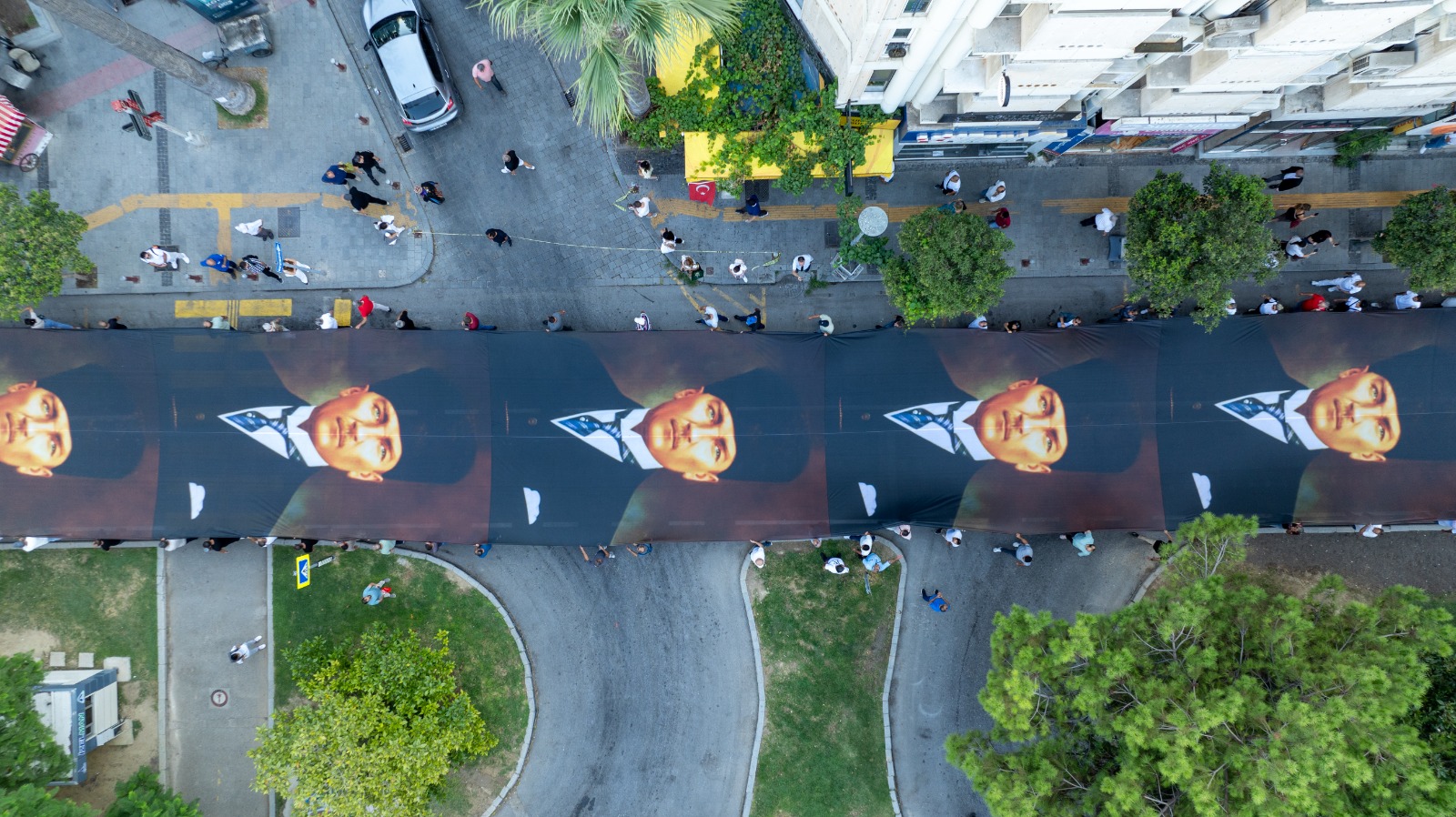 İzmirliler Zafer Yürüyüşü’nde buluştu