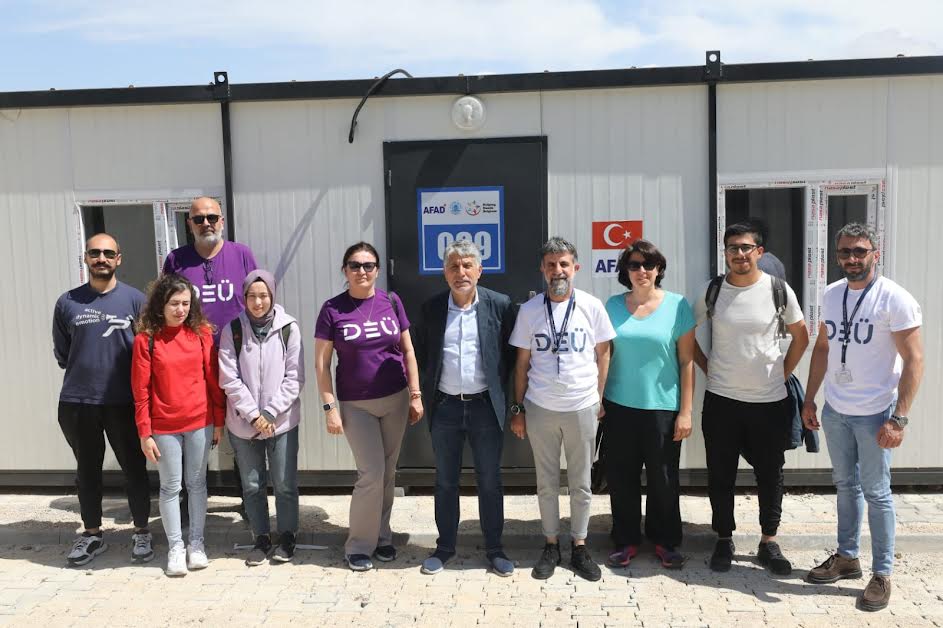 DOKUZ EYLÜL’DEN HATAY’DA DEPREMZEDELERE SAĞLIK TARAMASI