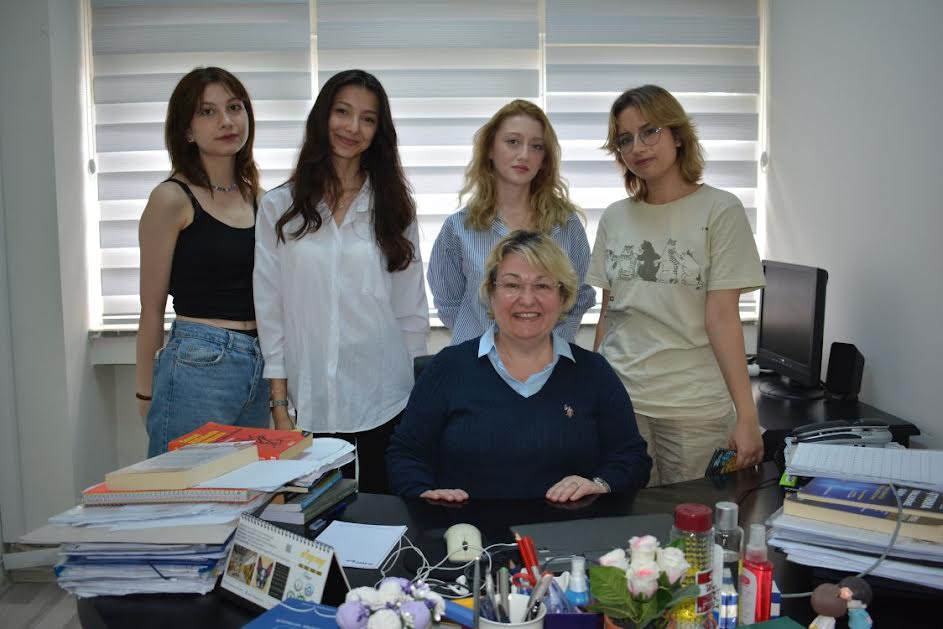 Egeli genç iletişimcilerden “Engelsiz Tebessüm” projesi