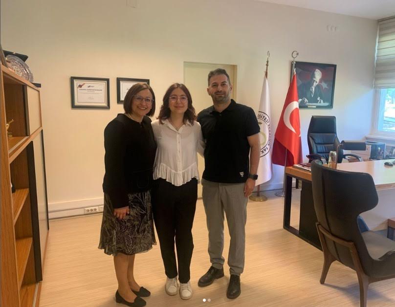 EÜ Eczacılık Fakültesinde genç bilim insanları uluslararası başarılara imza atıyor