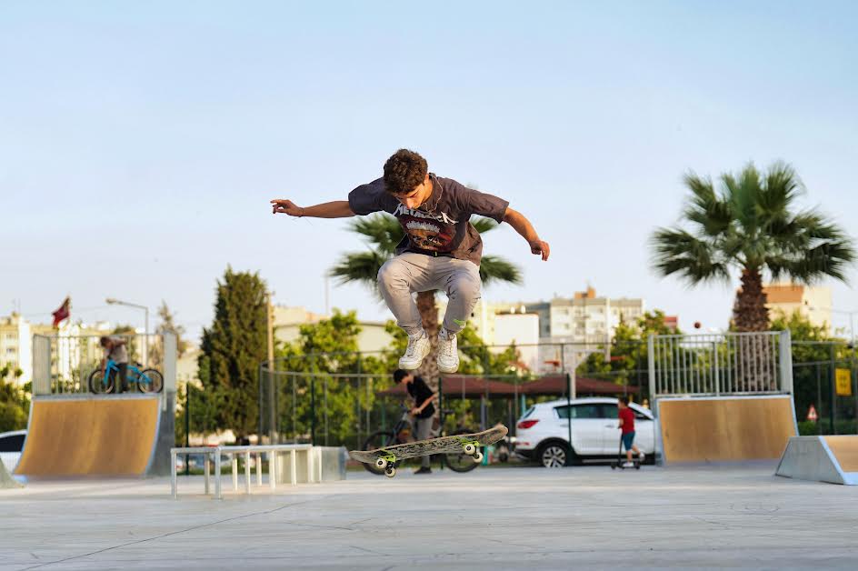 Gaziemir’in tematik parklarına yoğun ilgi