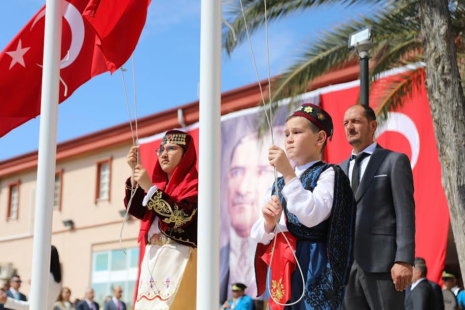 Bergama 23 Nisan'ı coşku ile kutladı