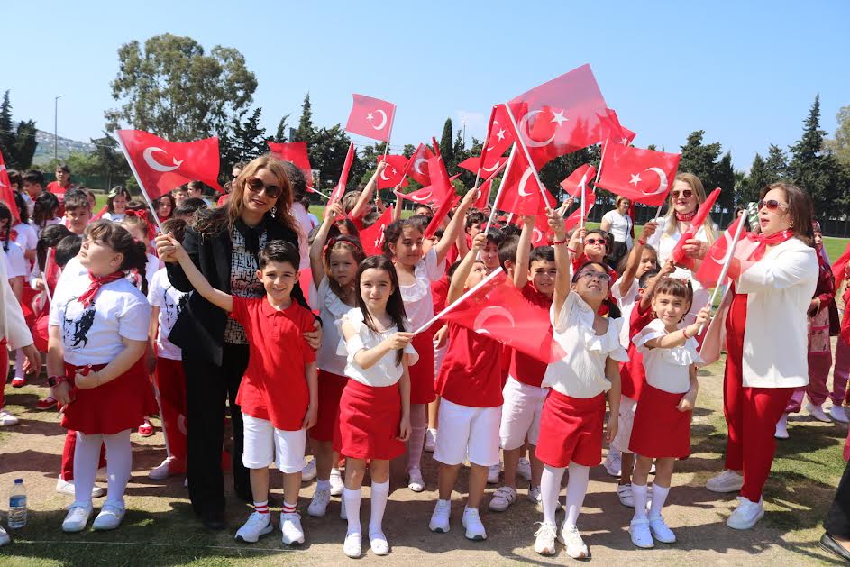 FOÇADA ULUSAL EGEMENLİK VE ÇOCUK BAYRAMI COŞKUYLA KUTLANDI