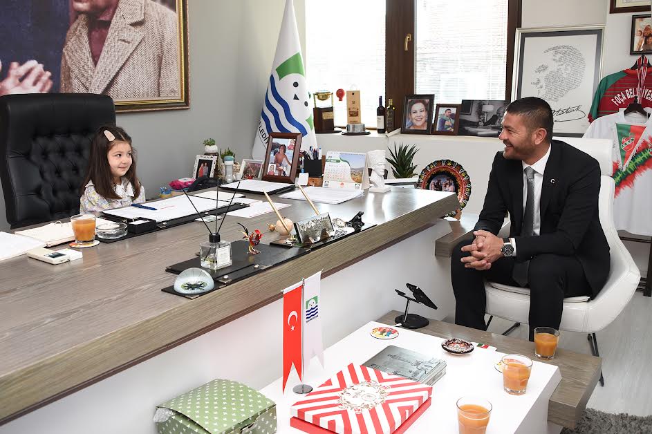 KÜÇÜK NEVA FOÇA BELEDİYE BAŞKANI OLDU