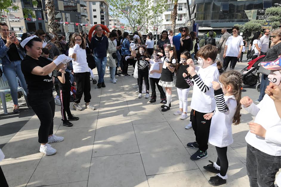 NARLIDERELİ ÇOCUKLAR 23 NİSAN ŞENLİĞİNİN TADINI ÇIKARDI