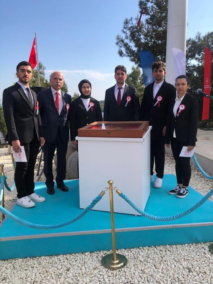 Rektör Budak,  “Bu kutsal sancak, geçmişte düşmediği gibi gelecekte de asla düşmeyecek”