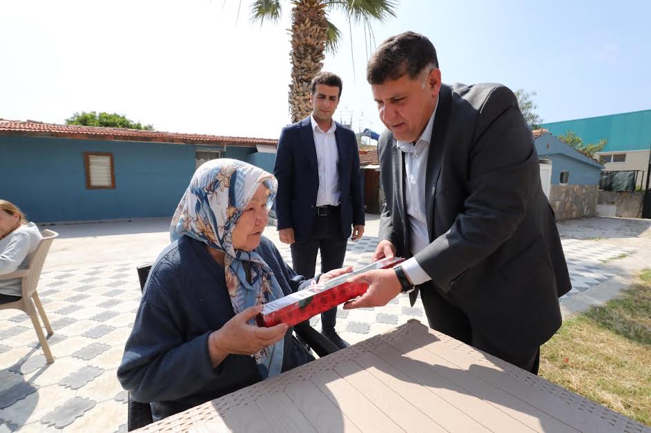 Menderes’te Anneler Unutulmadı