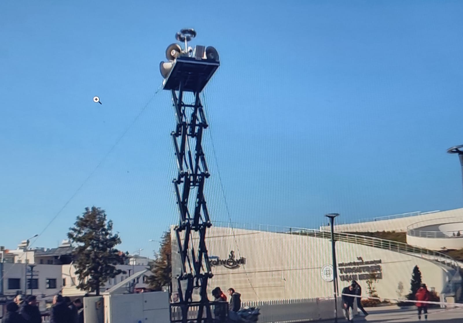 Muğla’nın Bodrum ilçesinde tsunami riskine karşı AFAD ekipleri tarafından erken uyarı sistemi kuruldu.