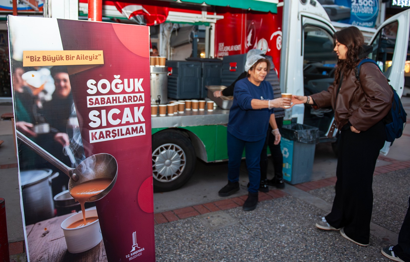 Karşıyaka’da soğuk sabahlara sıcak dokunuş: Çorba ikramı başladı