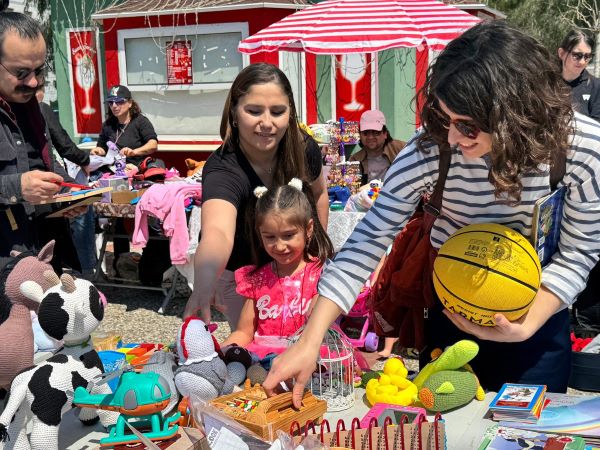 Karşıyaka’da ‘Çocuklar için 2. El Pazarı’na büyük ilgi