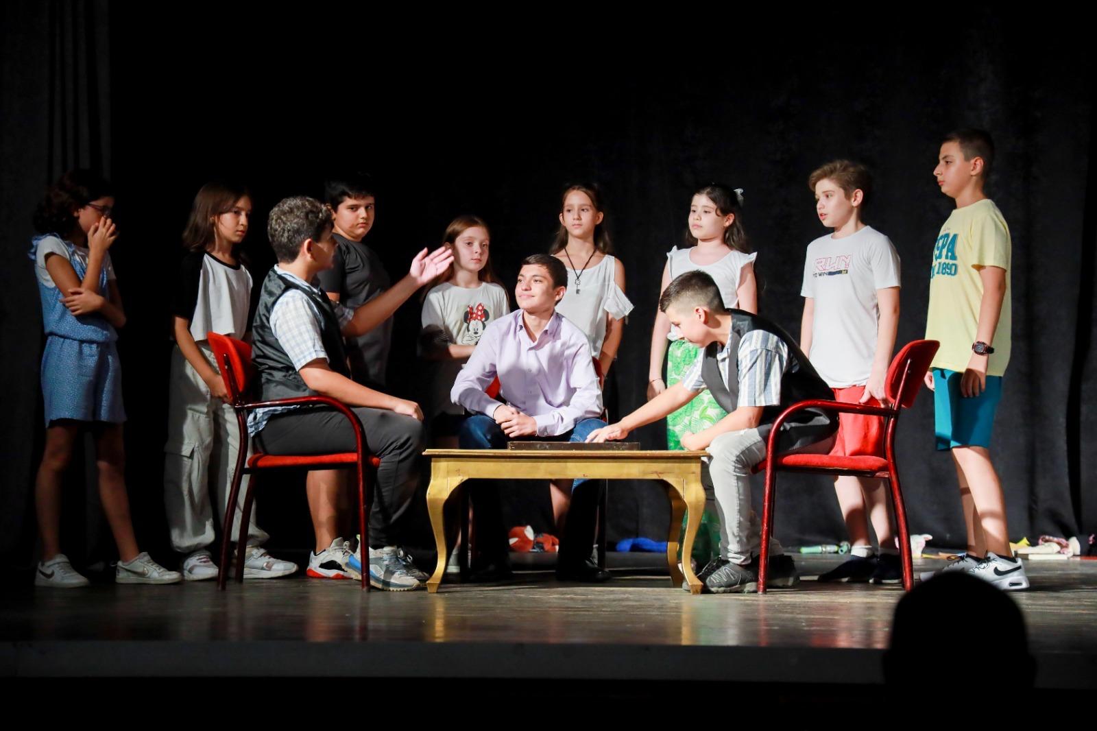 Karşıyaka’da tiyatro kurslarına renkli final