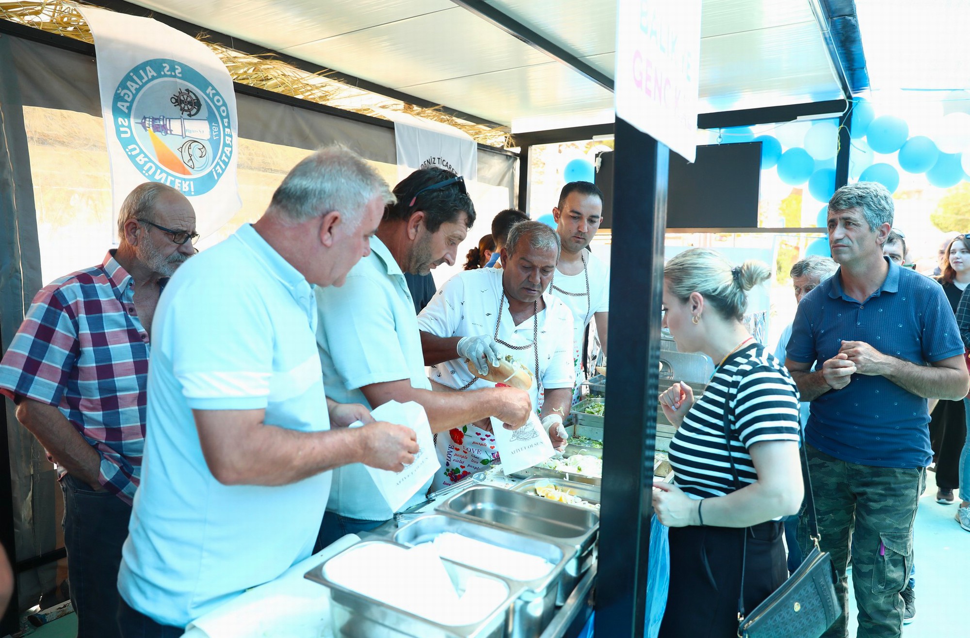 Aliağa’da Balık Ekmek Şenliği  Balık Av Sezonu Aliağa’da Balık Ekmek Şenliği İle Kutlandı