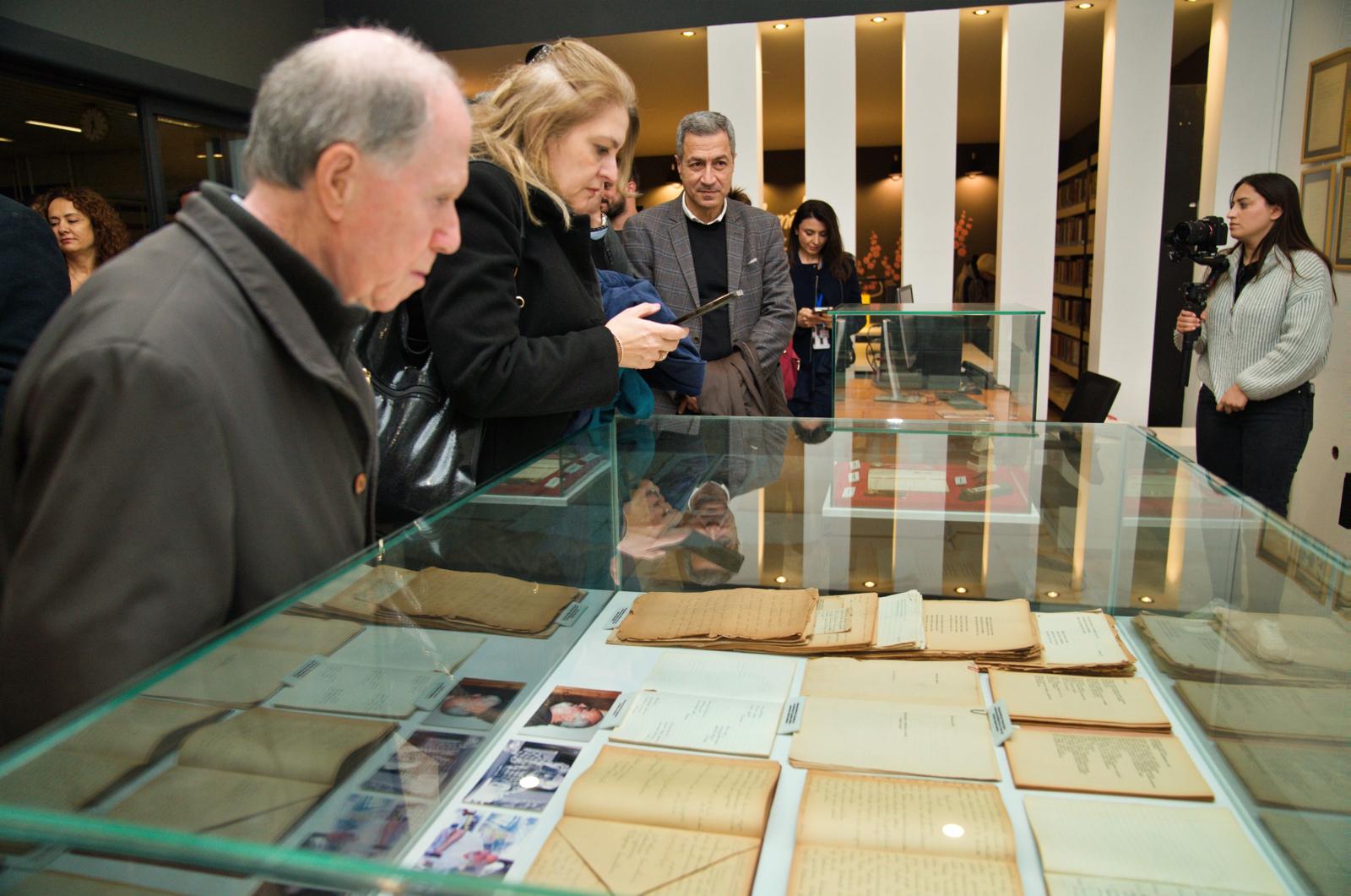 Bin 300 kitaplık kütüphane Konak Metro İstasyonu’nda açıldı.  