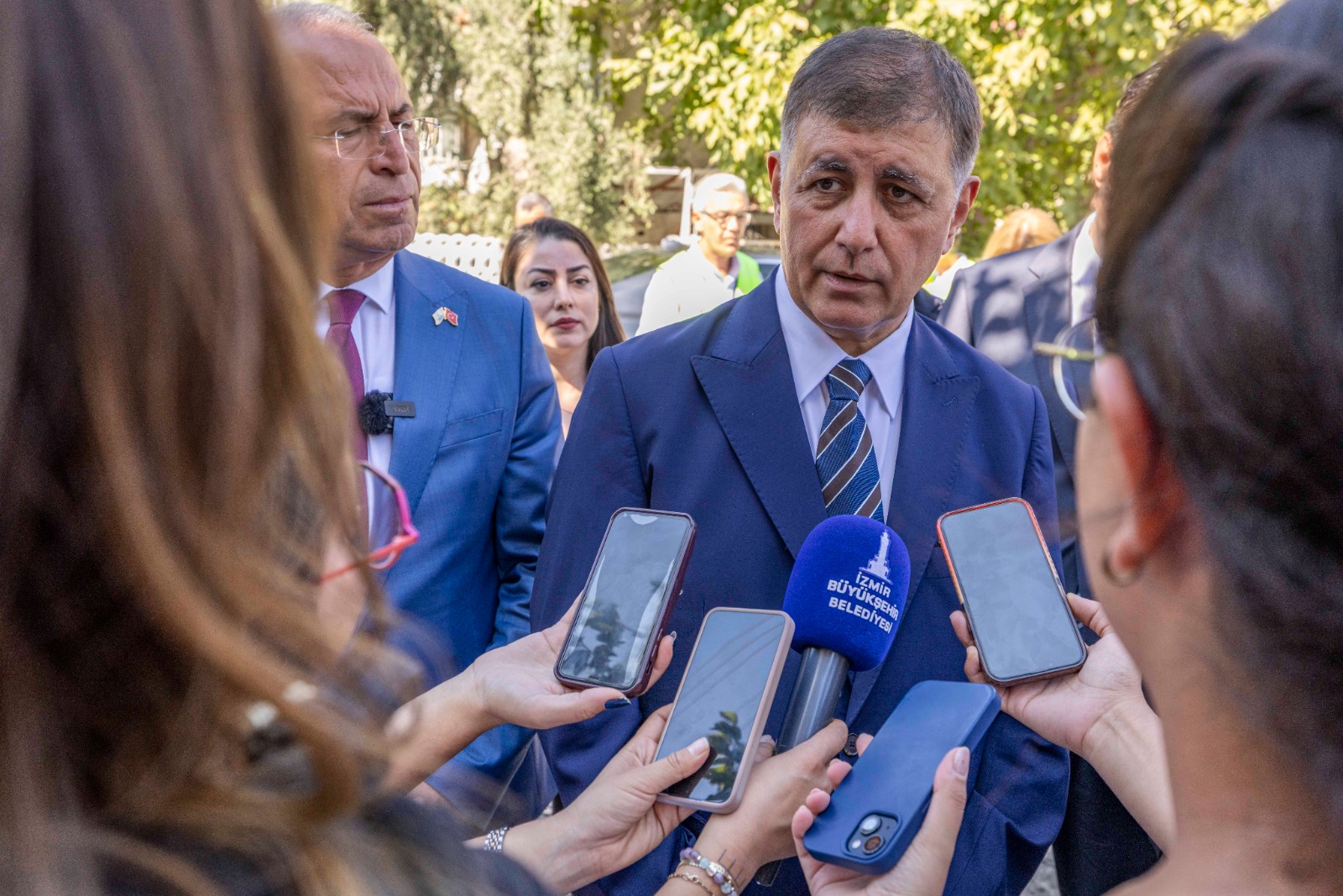 Başkan Tugay’dan çöp sorunu için açıklama  “İzmir adına sorumluluk üstlendik”