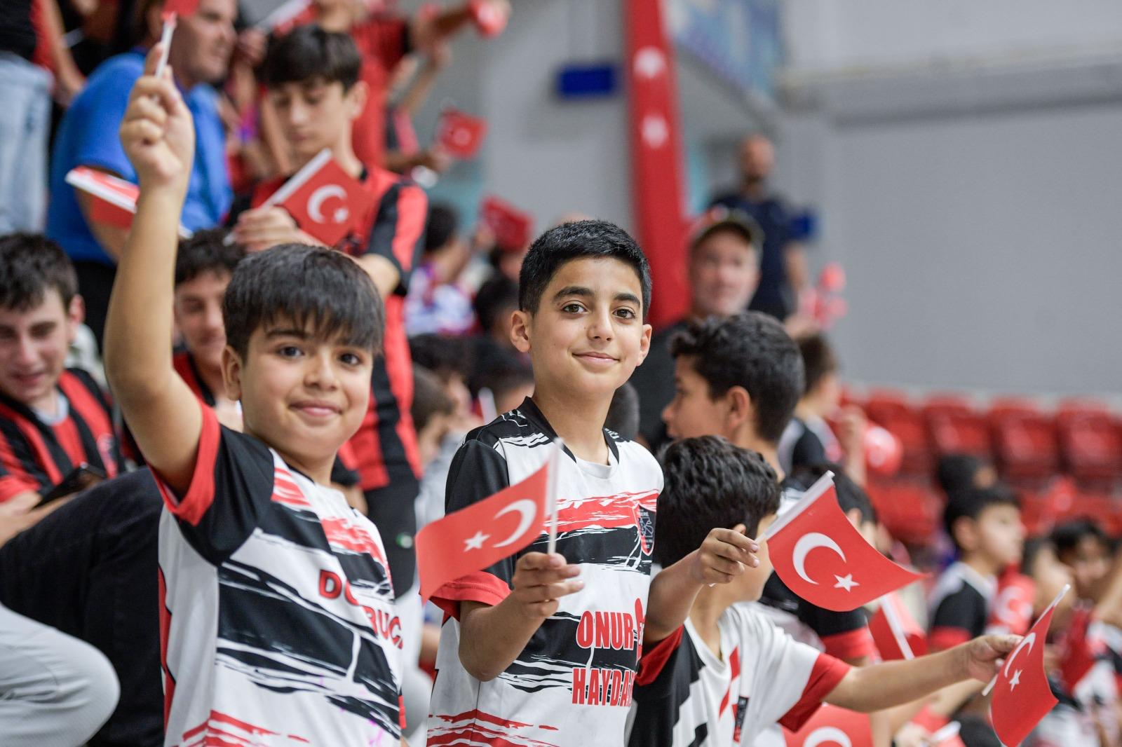 Amatör spor kulüplerine 22 milyon liralık can suyu