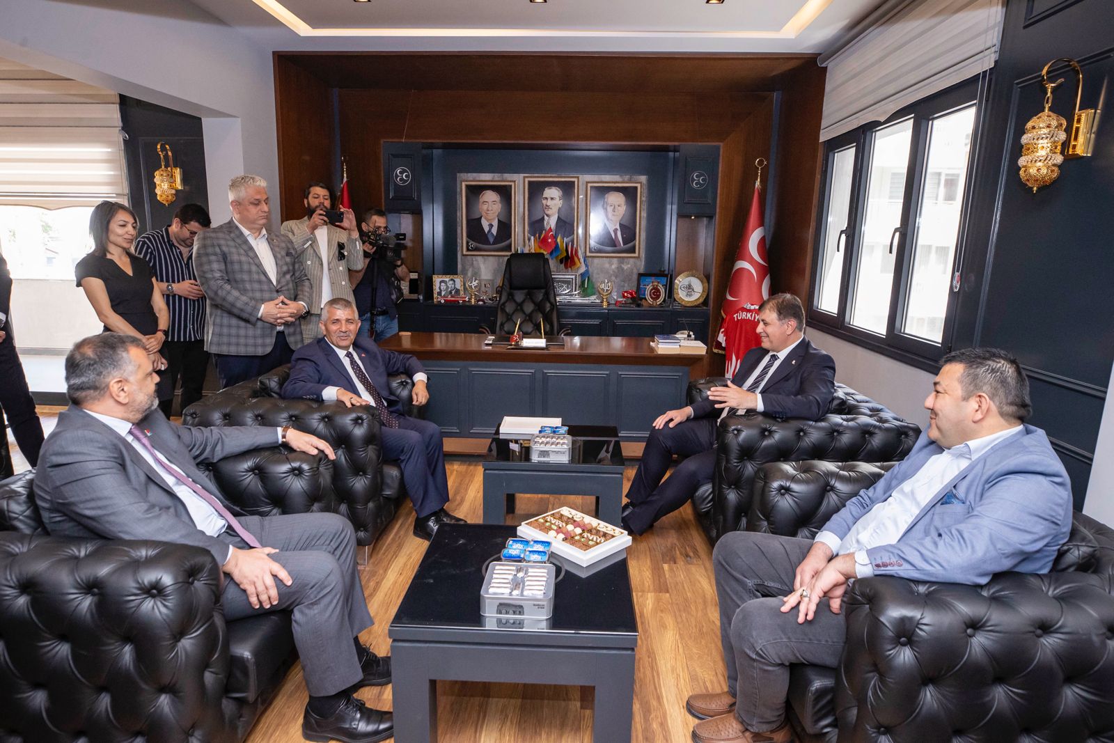 Başkan Tugay’dan MHP’ye ziyaret; “İzmir’i tüm siyasi partilerle yönetmek istiyoruz”