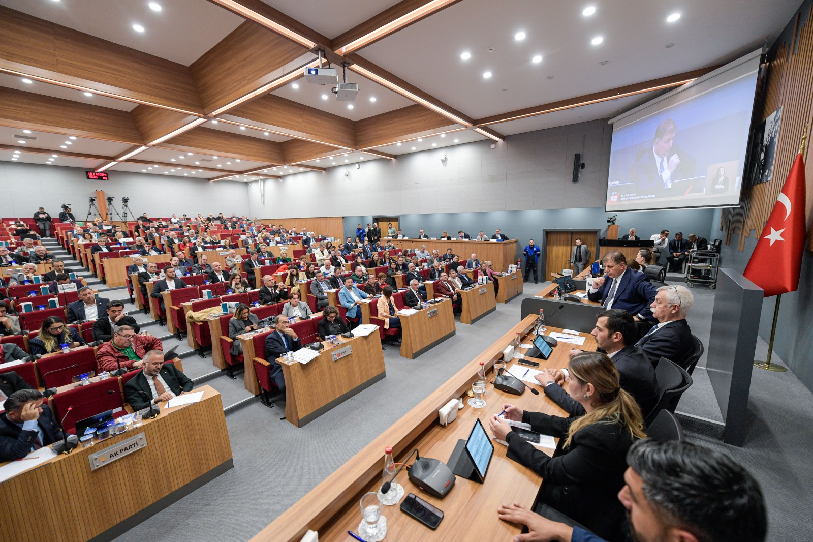 Başkan Tugay’dan tek soruluk “Esenyurt” yorumu