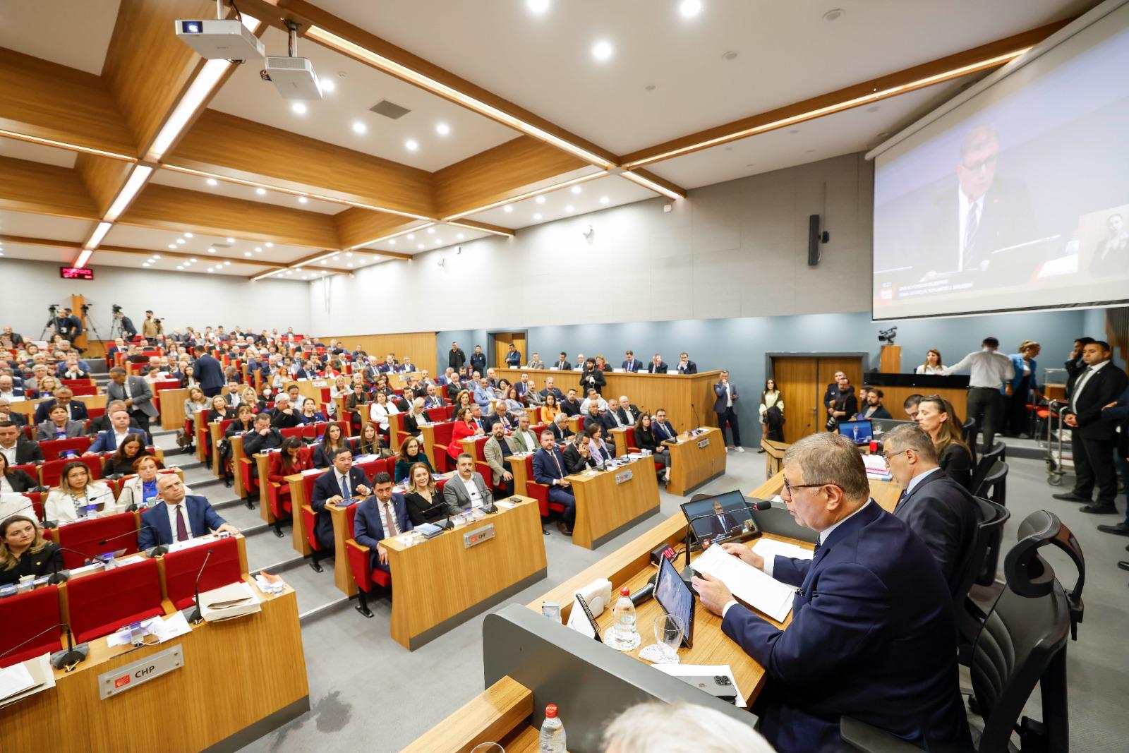 Başkan Tugay’dan kent sorunlarına karşı ortak çalışma çağrısı.  “Bizim İzmir’de bir anlayışı değiştirmemiz gerekiyor”