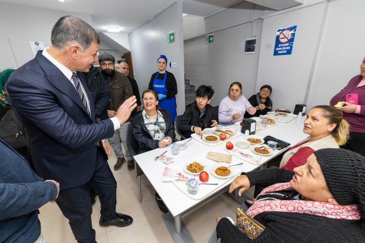 İzmir’de 25 liralık sofra