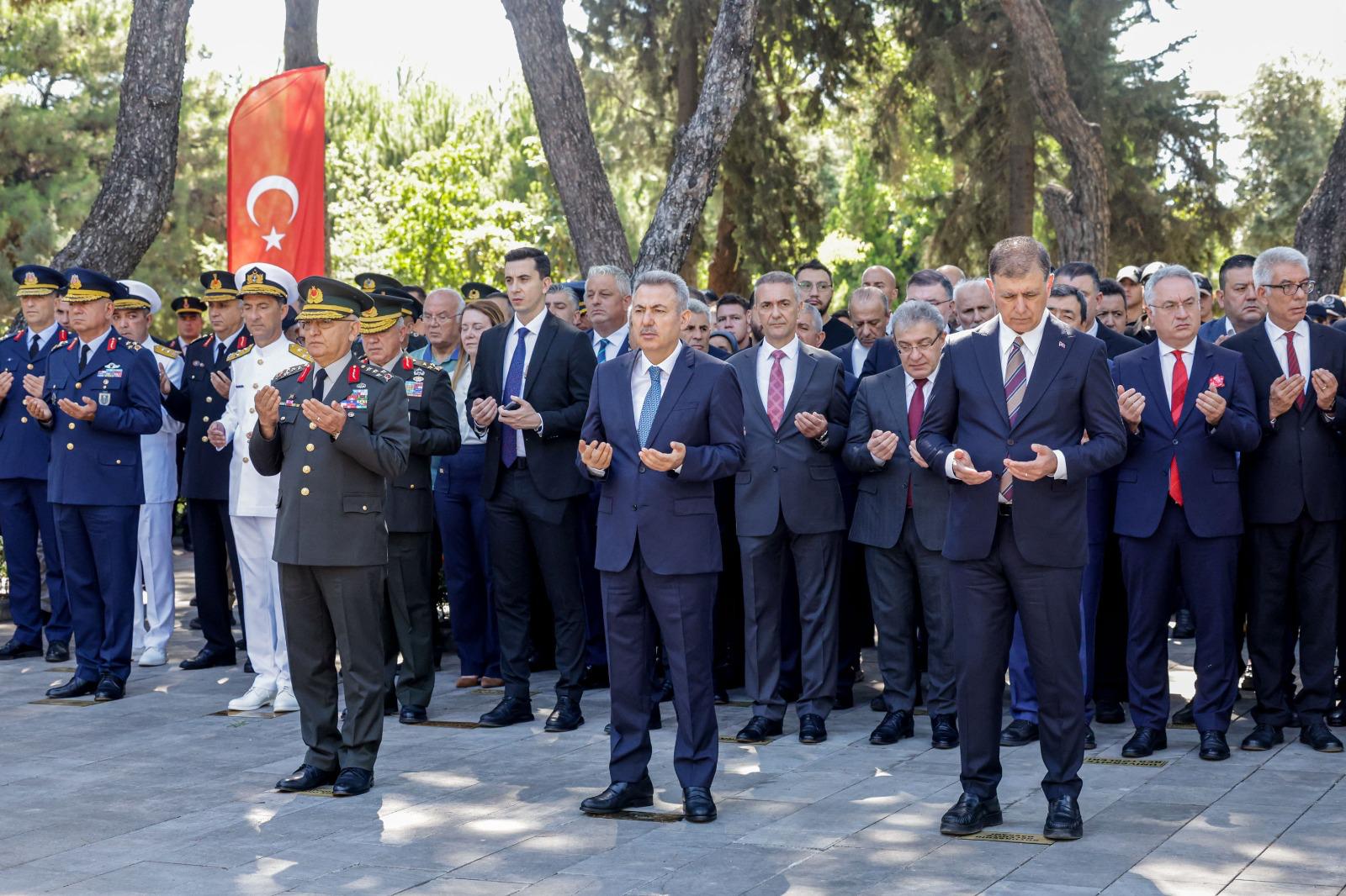 15 Temmuz şehitleri İzmir’de dualarla anıldı