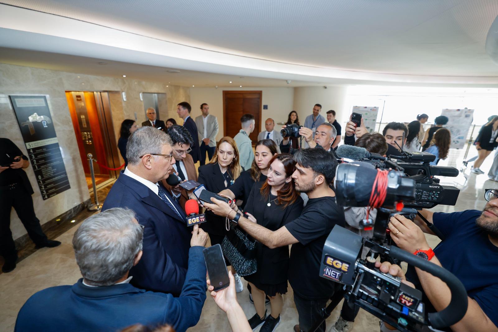 Başkan Tugay: Amaç belediye ile kulüplerin arasını bozmak