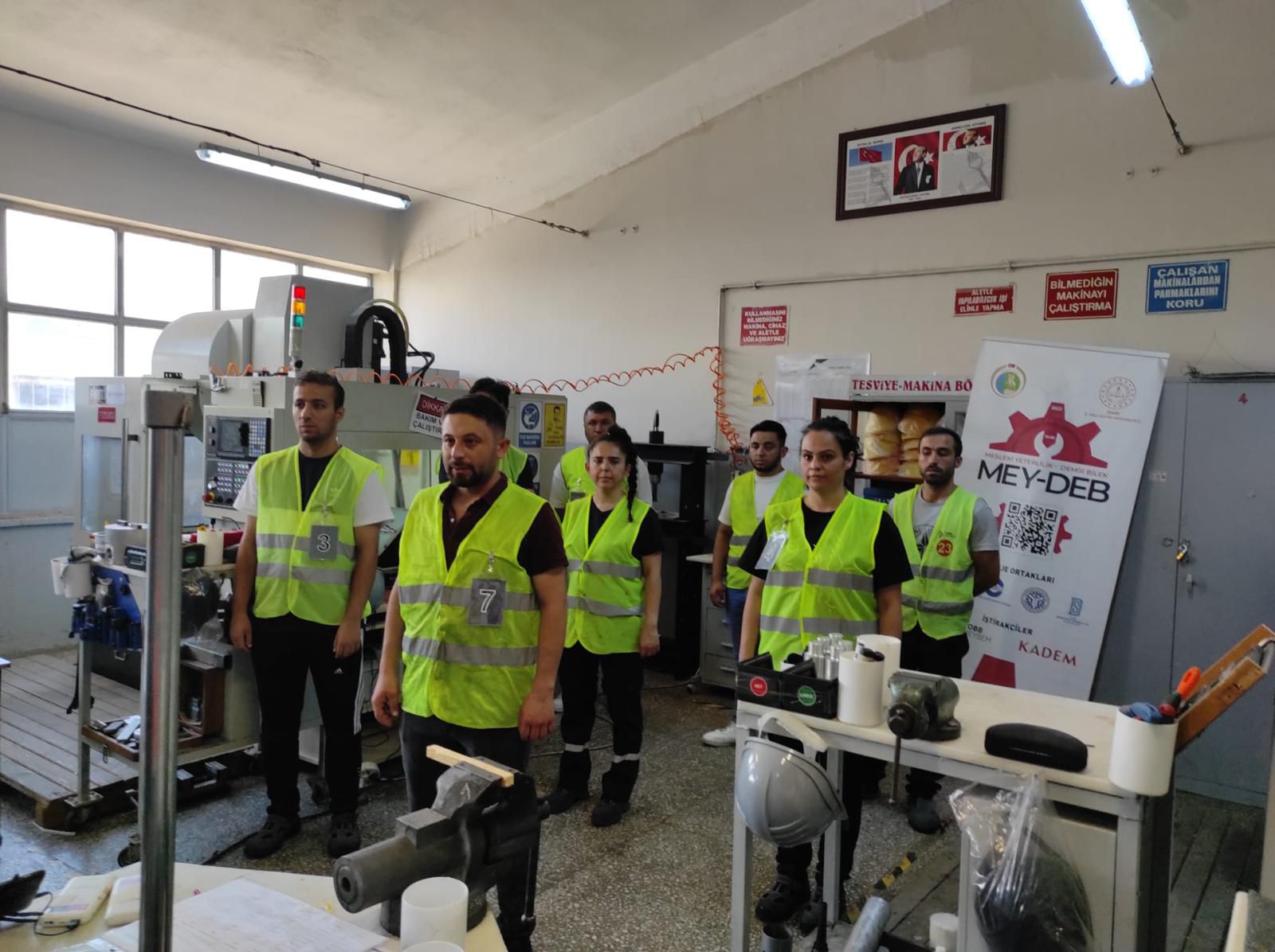  İzmir İl Milli Eğitim Müdürlüğünden Mesleki Yeterlilik Kursları Devam Ediyor