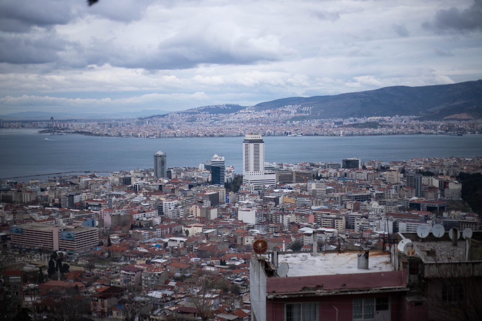 İzmir, Uluslararası Avrupa Demokrasi Başkenti Şehirler Ağı’na Katıldı