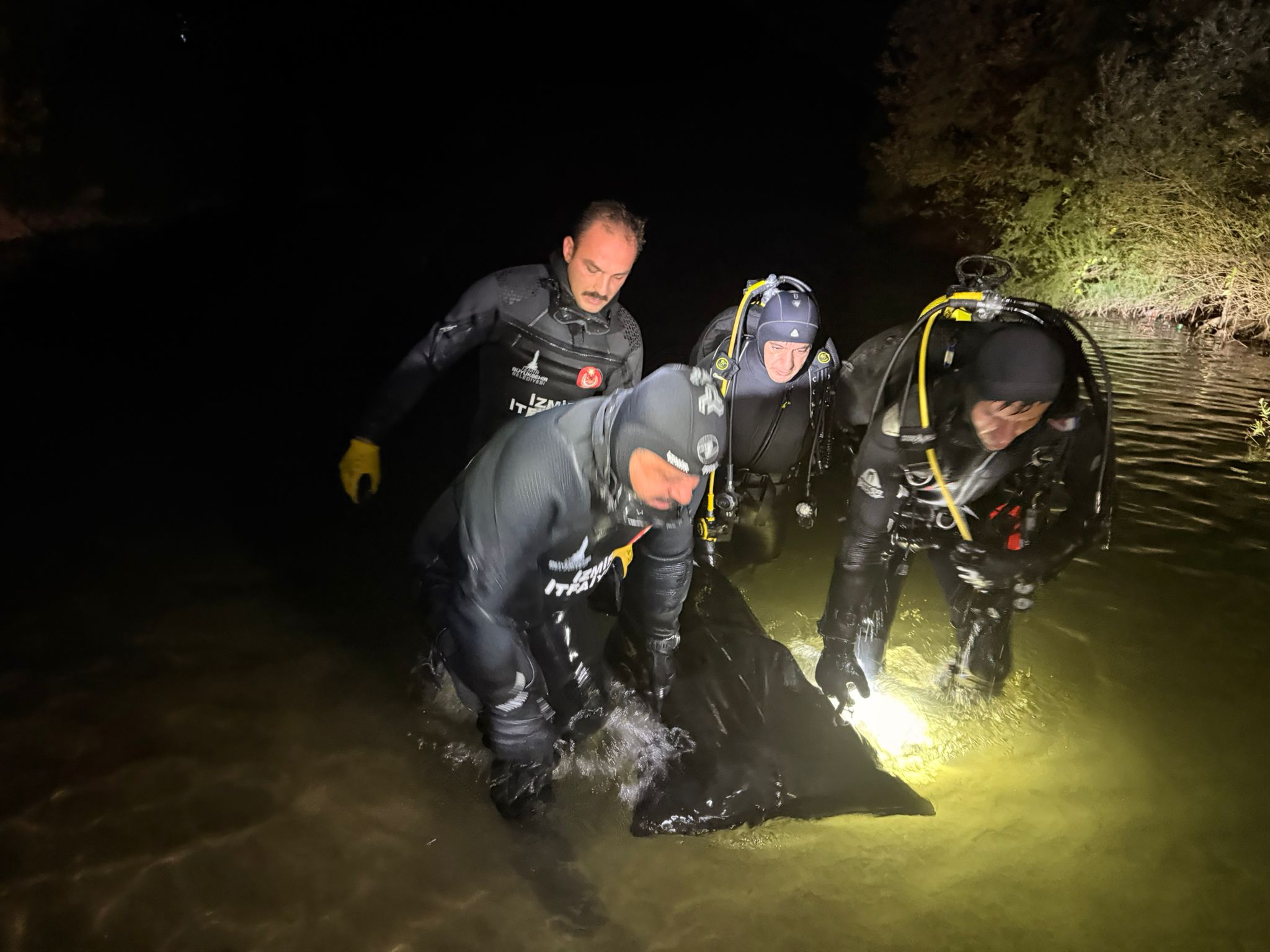 İzmir İtfaiyesi dalgıçları Bayındır’da boğulma vakasına müdahale etti