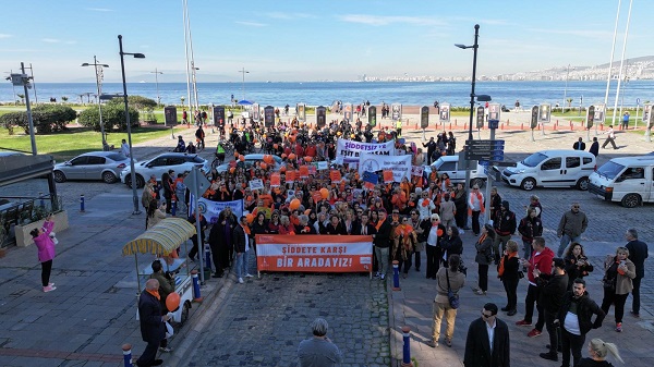 Kadına şiddete karşı “turuncu” yürüyüş