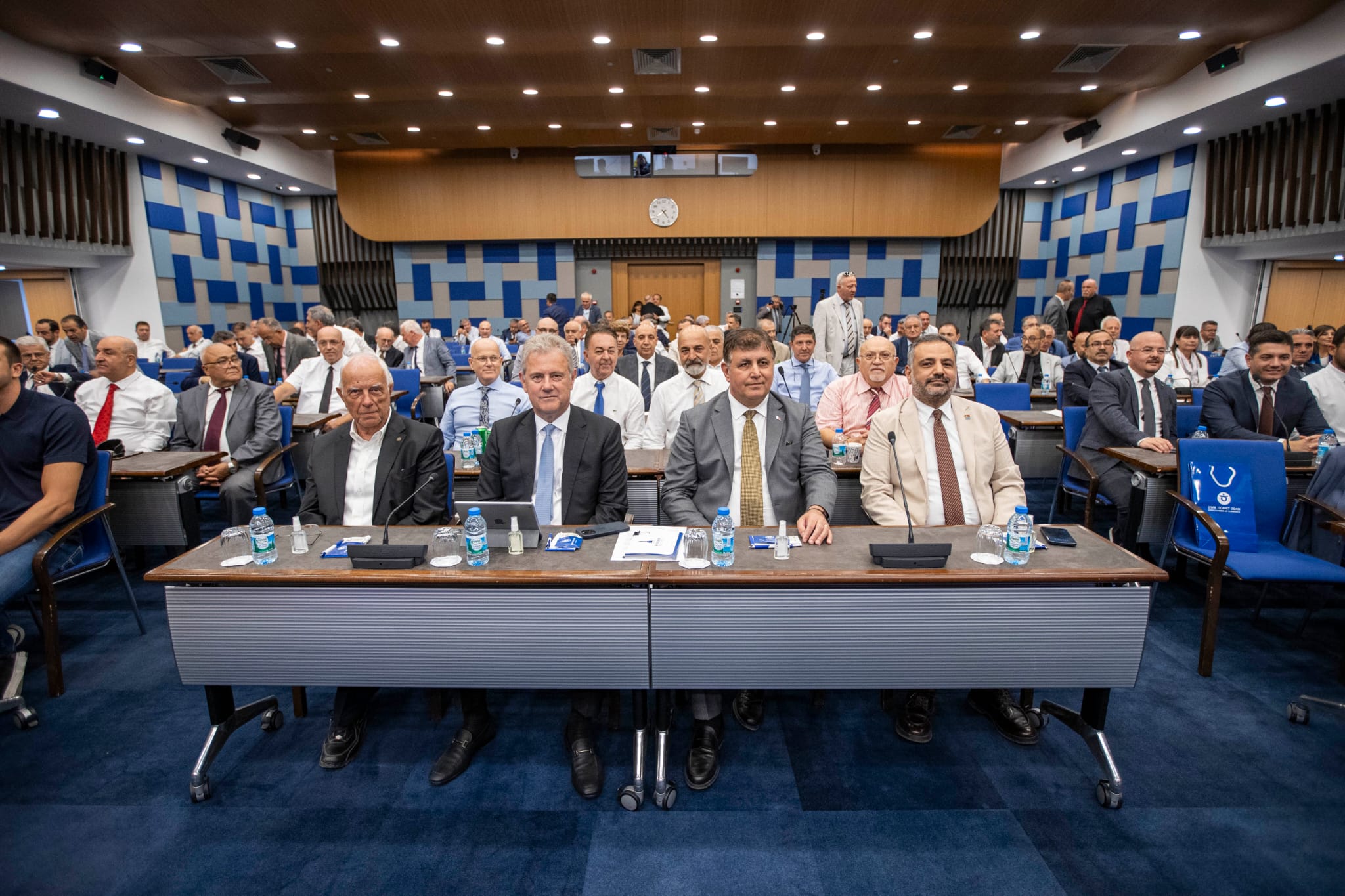 Başkan Tugay “Bu şehirdeki canlı cansız tüm varlıkların hizmetindeyim”