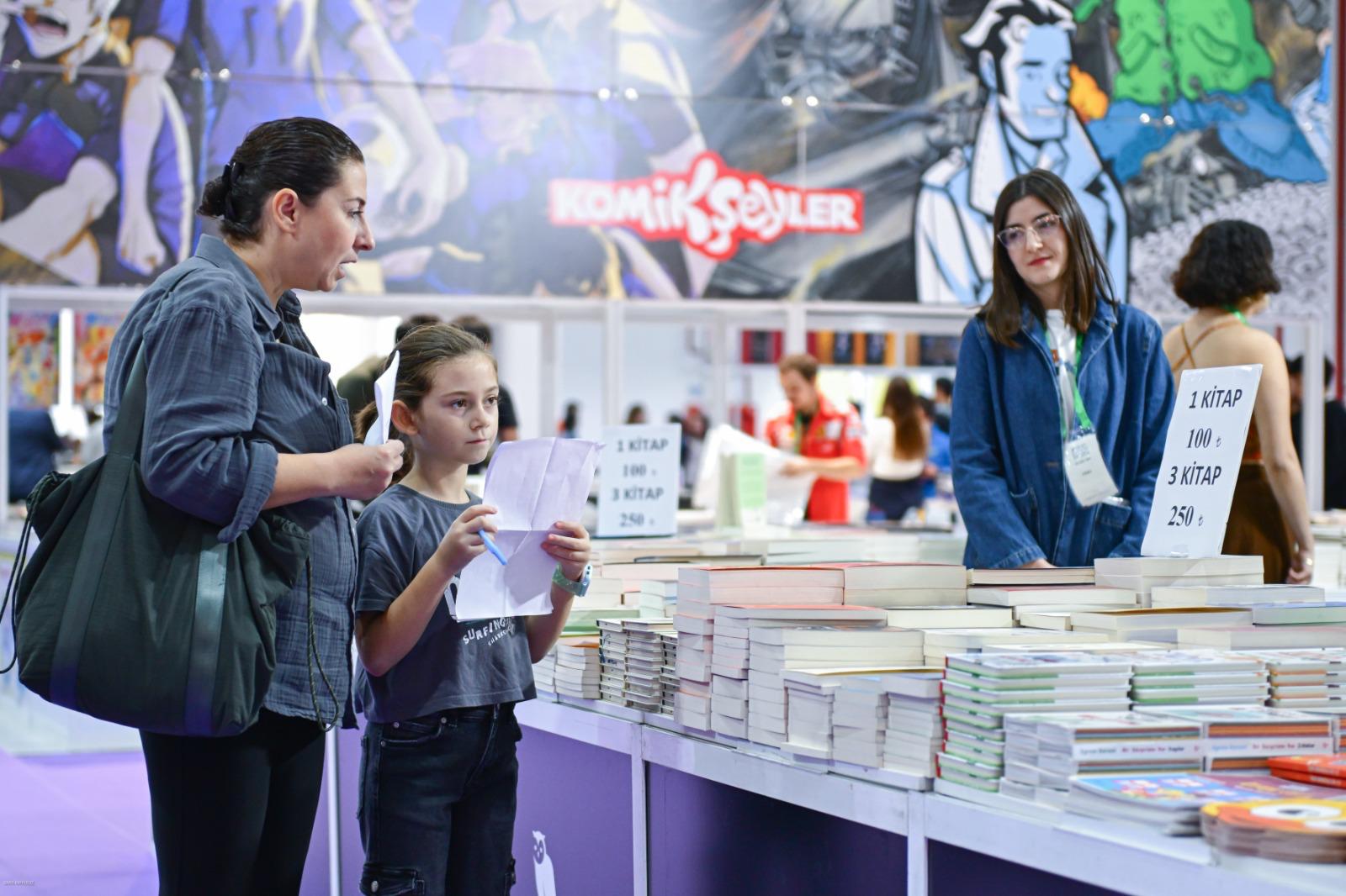 İZKİTAP’a ilk günden yoğun ilgi