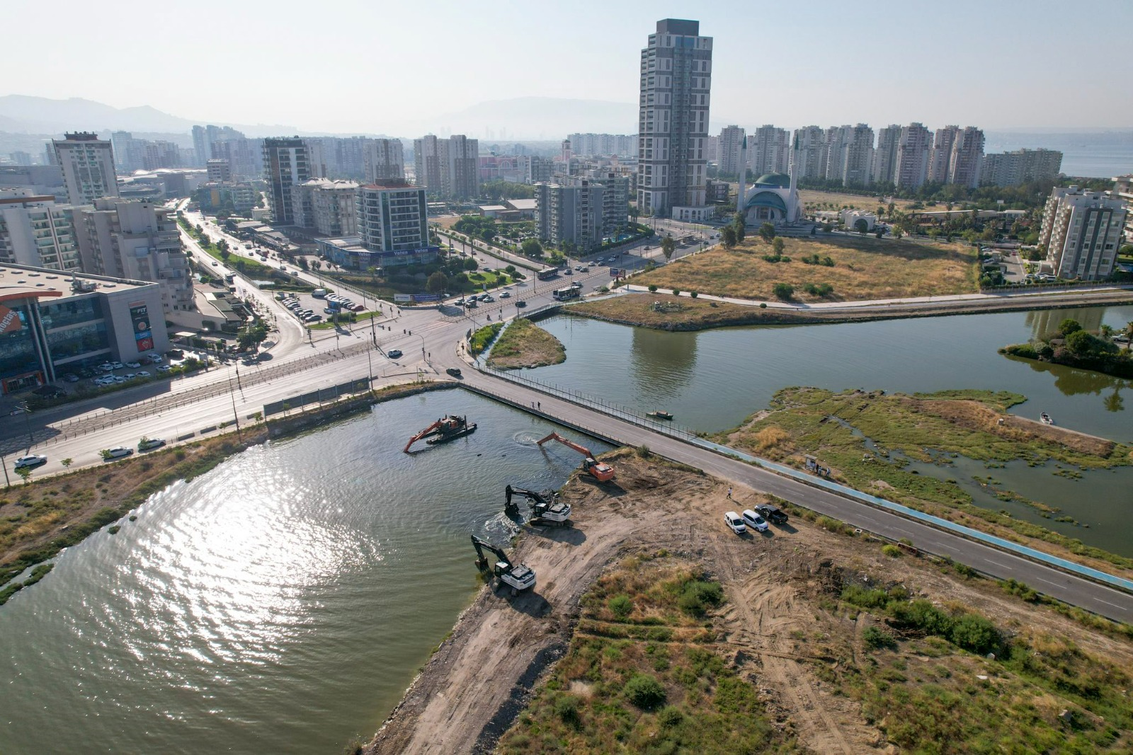 AOSB Deresi’nde temizlik çalışmaları sürüyor