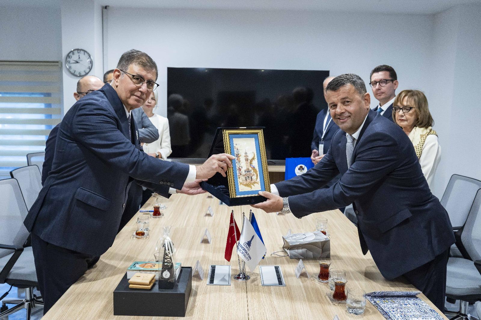 94. İEF’in onur konuğu ülkesi Bosna Herkes heyeti Başkan Tugay’ı ziyaret etti. Tugay: Bosna’nın İzmir’i, İzmir’in Bosna’yı tanımasını istiyoruz