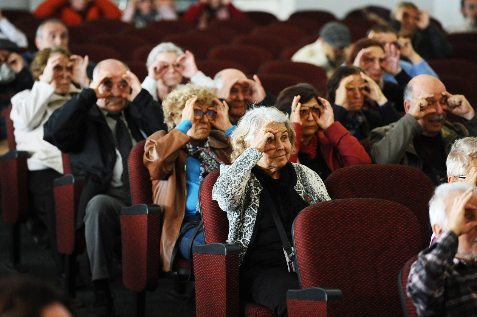 KARŞIYAKA'DA PARKİNSON HASTALARI UNUTULMADI