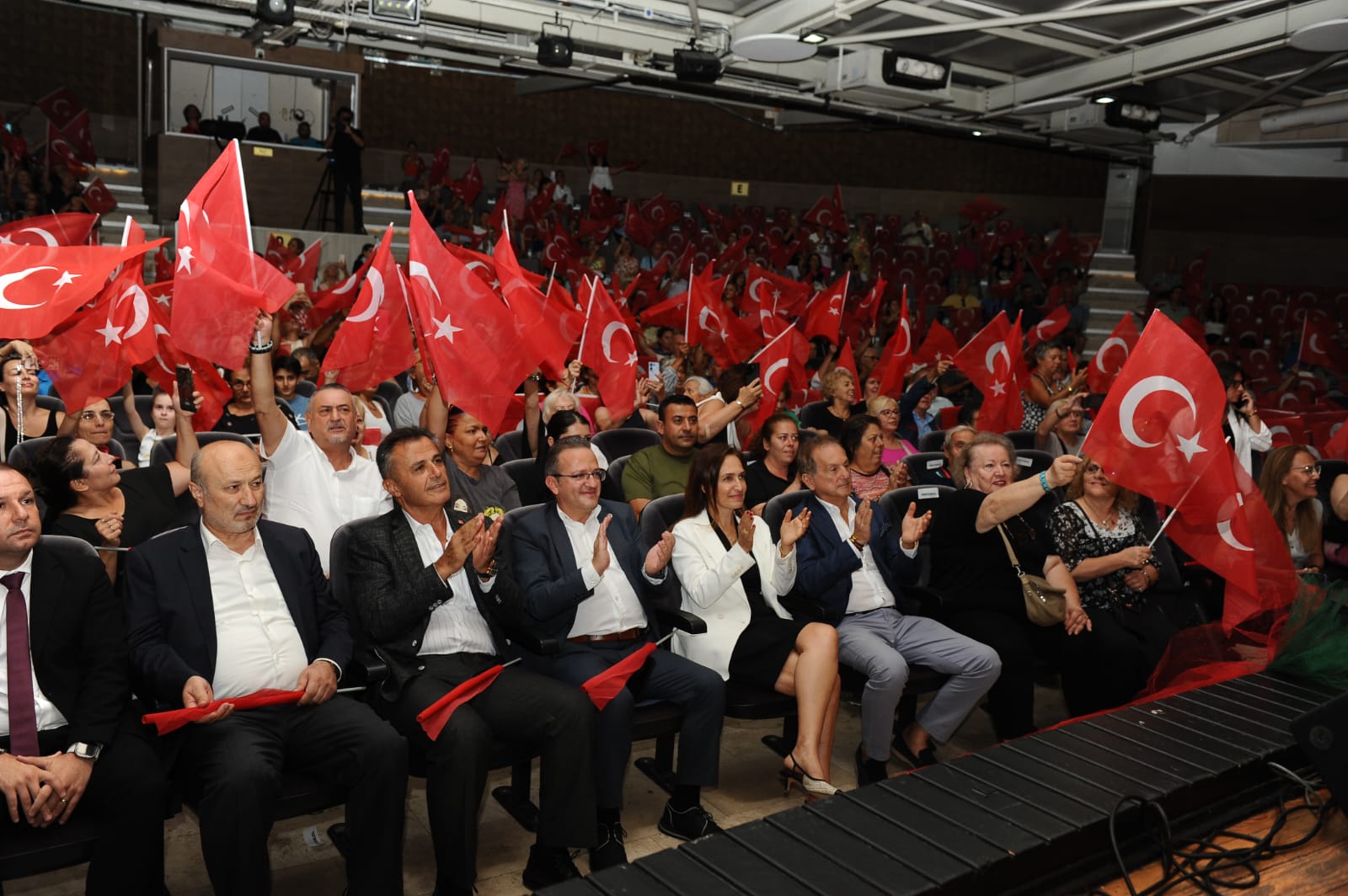 Kurtuluşun notaları Karşıyaka’da yankılandı