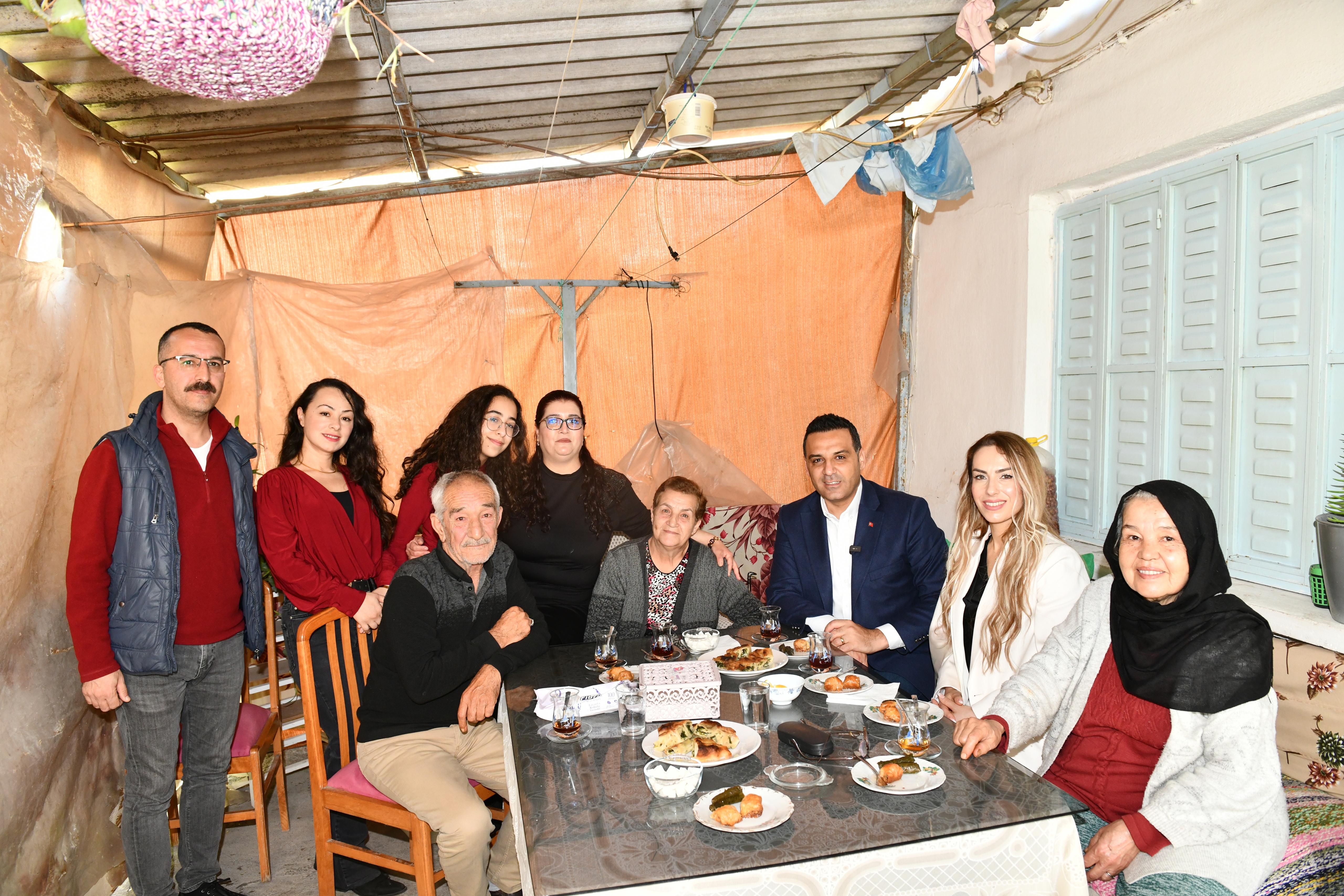 Leyla Teyze’ye Bayram Sürprizi: Sevgi ve Türkülerle Dolu Ziyaret