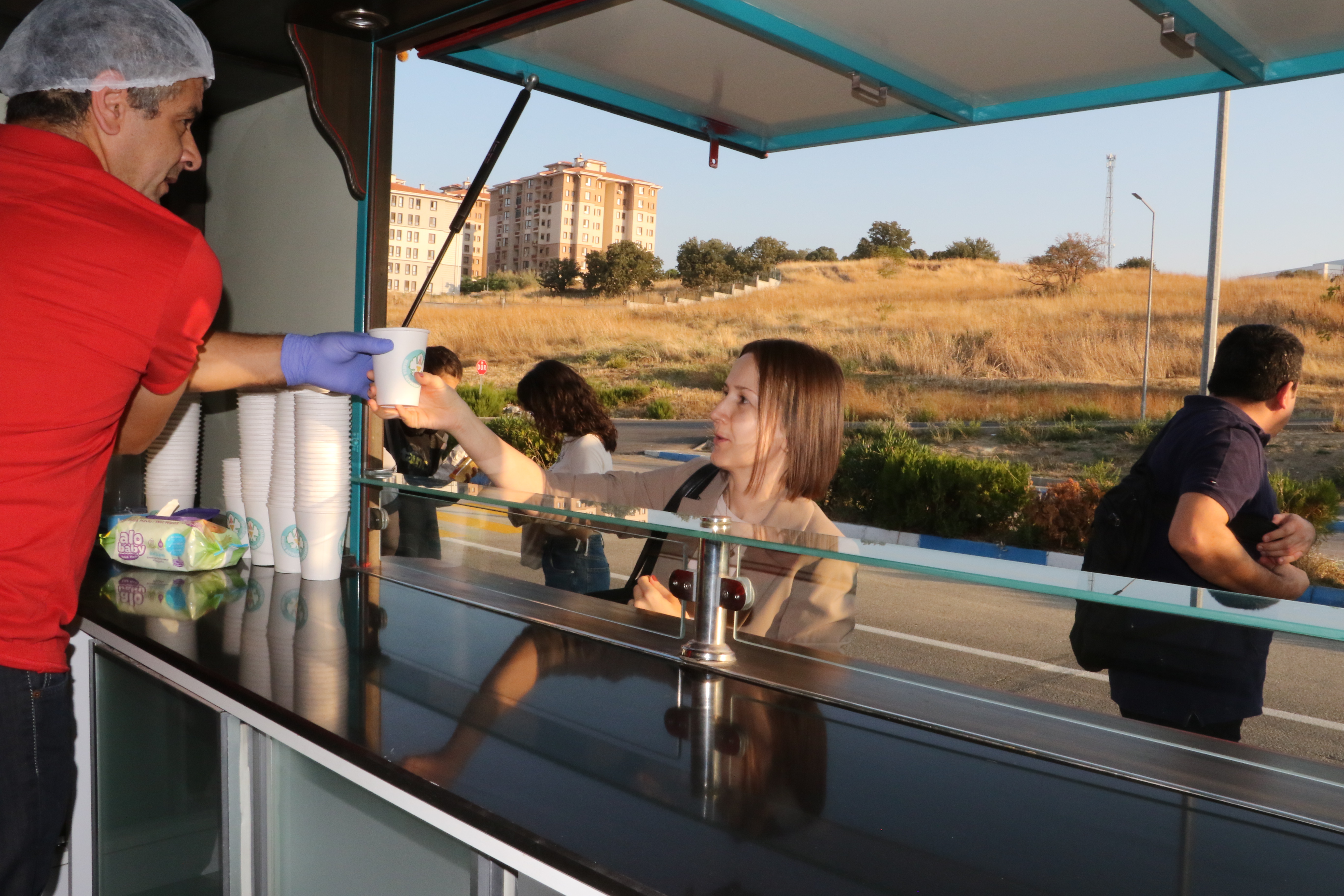 Manisa'da Öğrenciler Güne Sıcak Çorba ile Başlıyor   