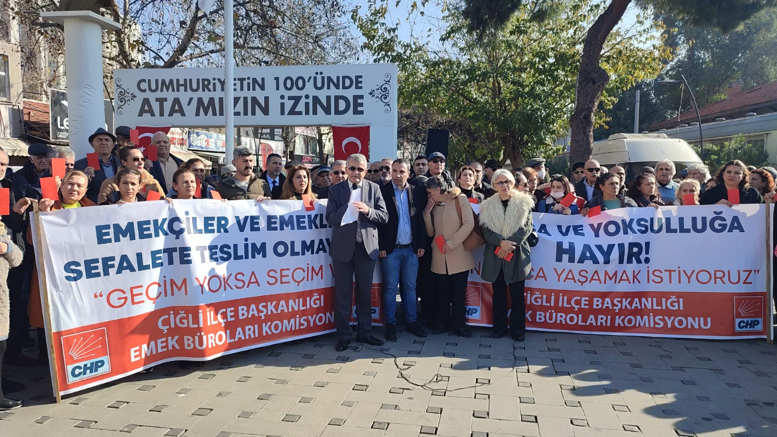 CHP Çiğli Emek Komisyonundan Kasaplar Meydanında Basın Açıklaması