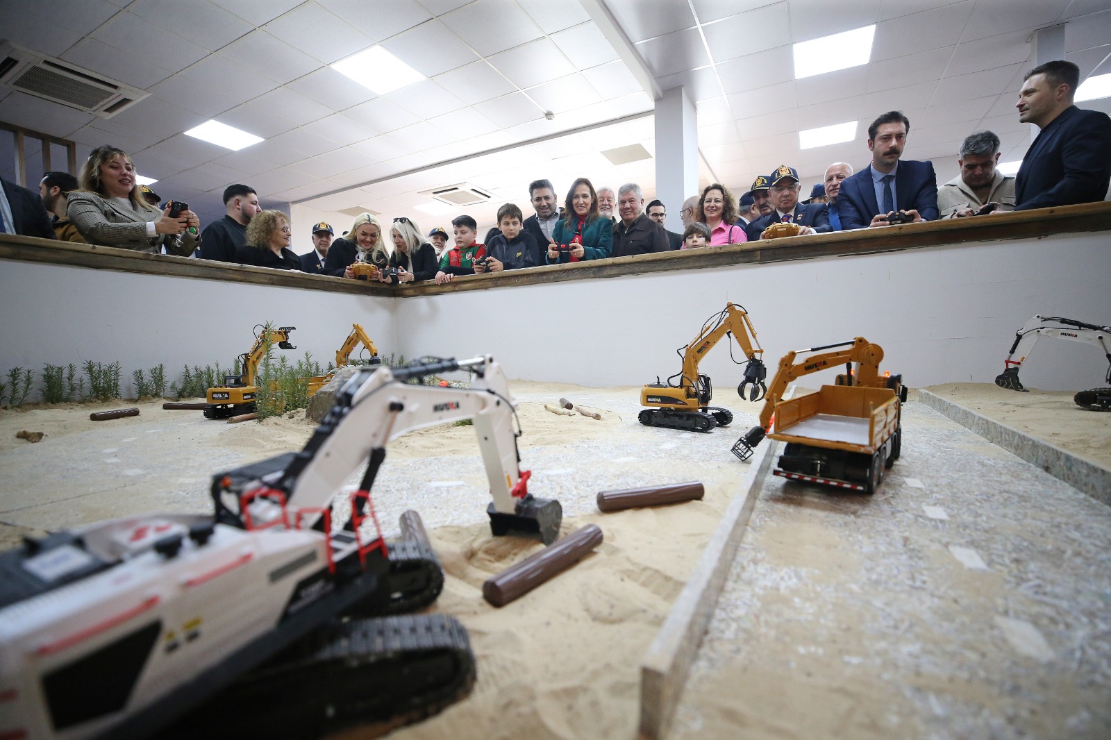 Karşıyaka’da coşkulu açılış: ‘Genç Yaka’ hizmete sunuldu!