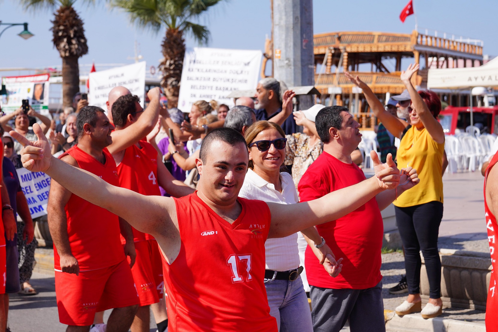 Ayvalık’ta 32’inci kez düzenlenen “Ayvalık Engelliler Şenliği” başladı