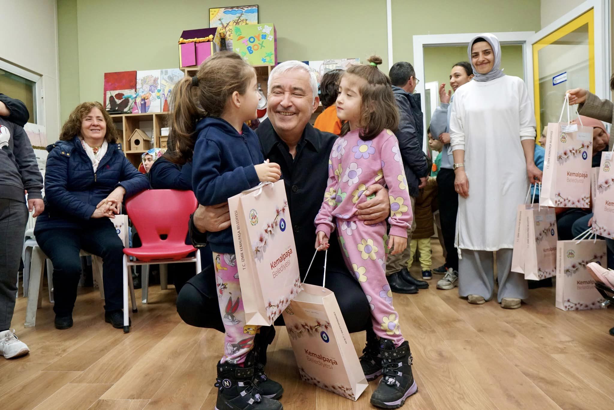 BAŞKAN TÜRKMEN ÖZEL GEREKSİNİMLİ BİREYLERLERİ UNUTMADI